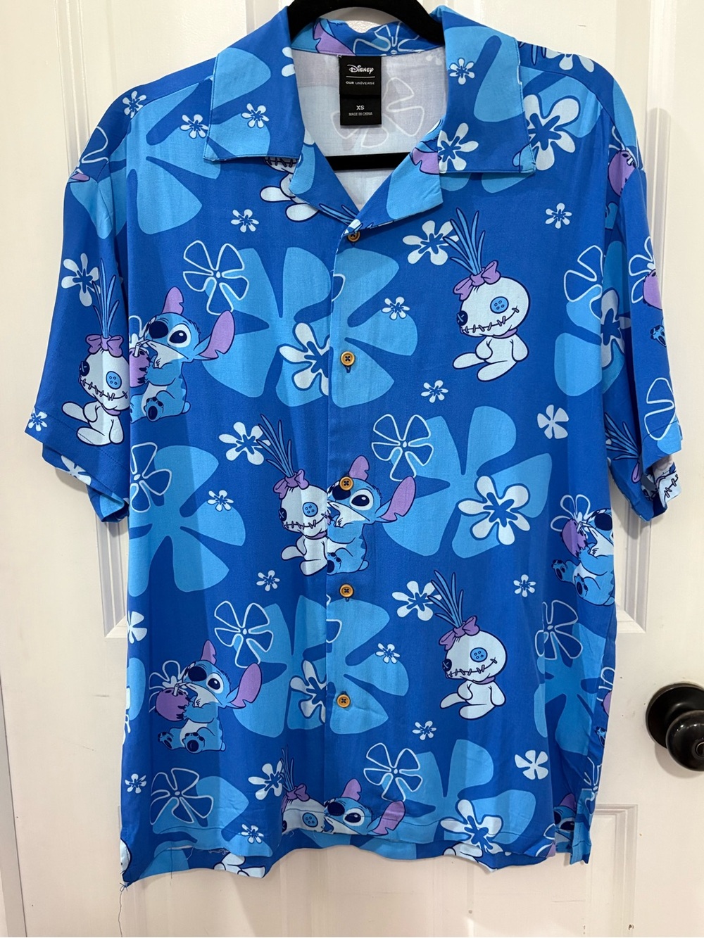 Disney Our Universe Lilo & Stitch Embroidered Hawaiian Button-Up Shirt – XS LNEW